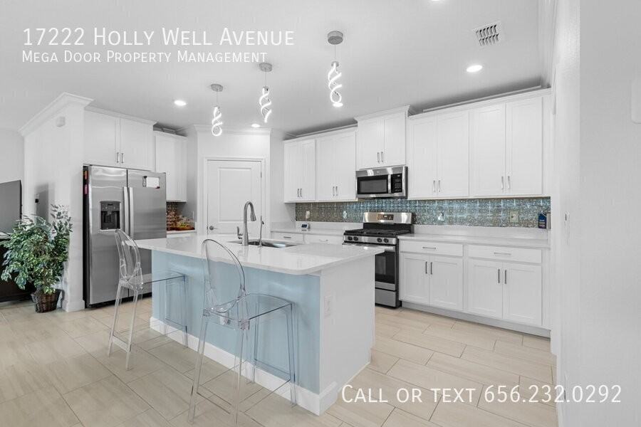 17222 Holly Well Ave - Photo 2 of 48