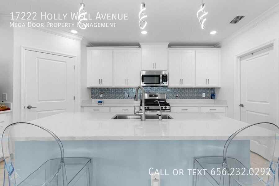 17222 Holly Well Ave - Photo 3 of 48
