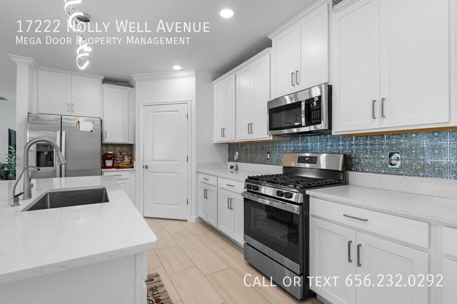 17222 Holly Well Ave - Photo 5 of 48