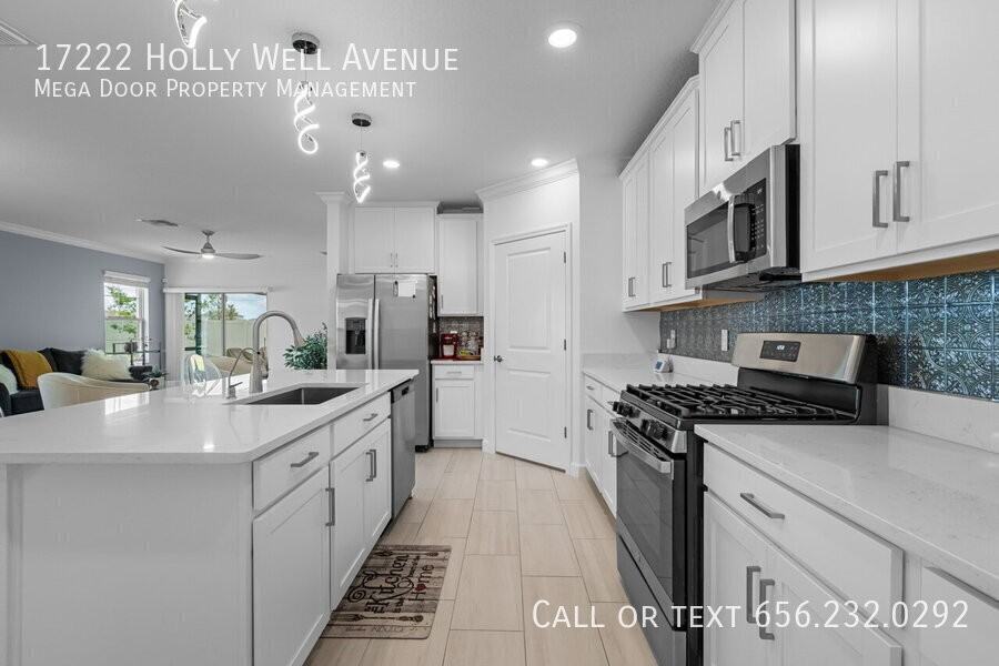 17222 Holly Well Ave - Photo 6 of 48