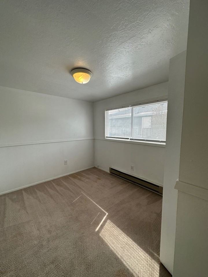 547 Poole Ave #2 - Photo 5 of 10