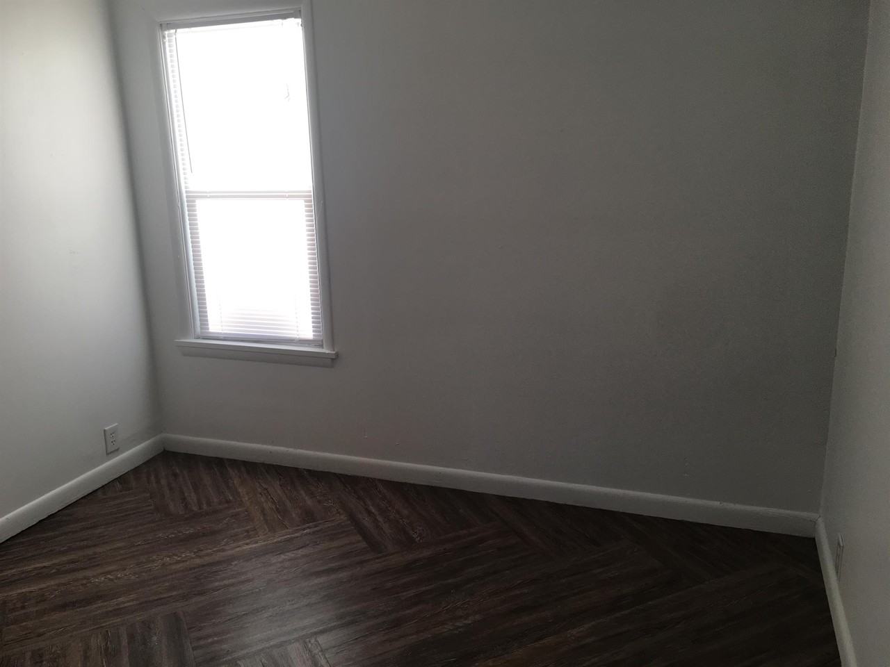 217 W Sherman St - Photo 2 of 5