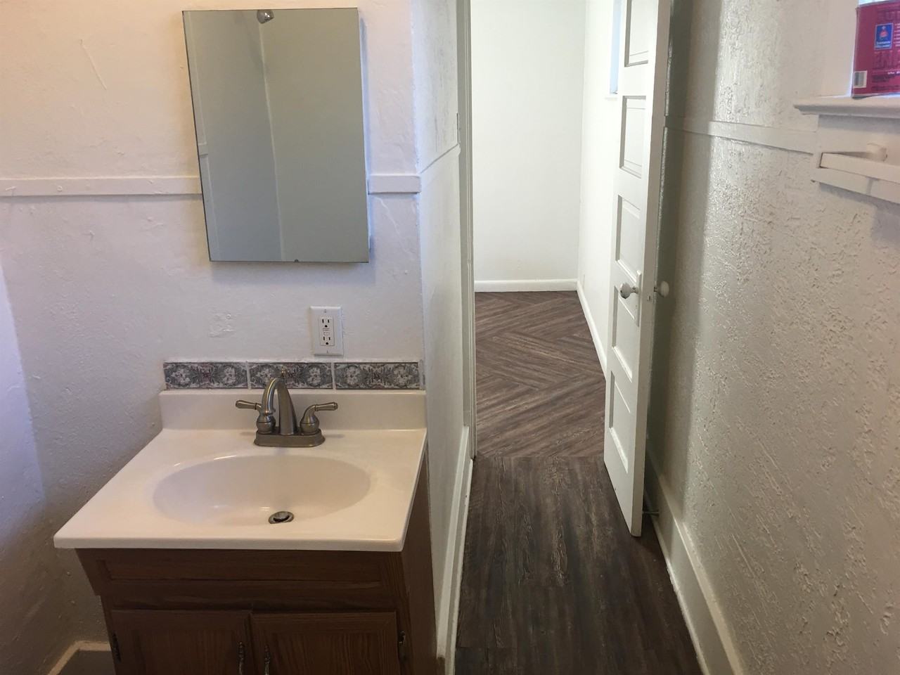 217 W Sherman St - Photo 3 of 5