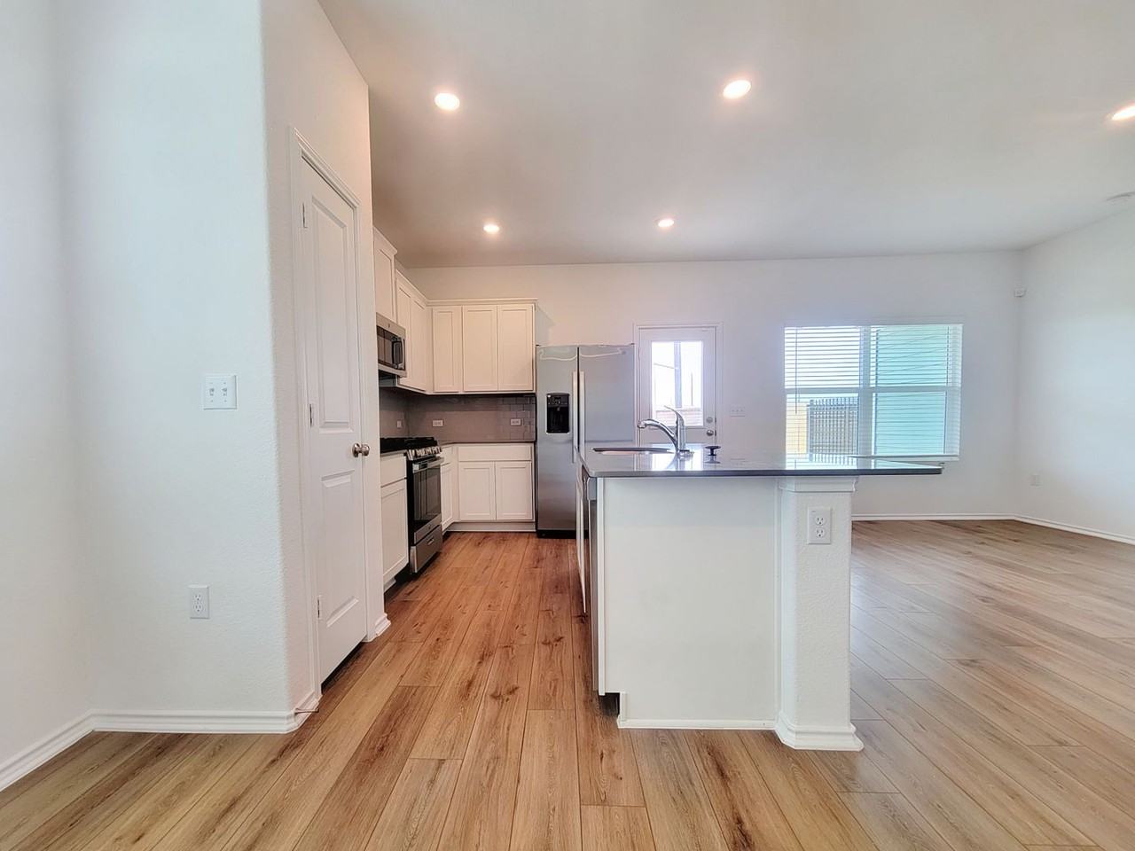 7232 Dancing Wind Ln - Photo 4 of 30