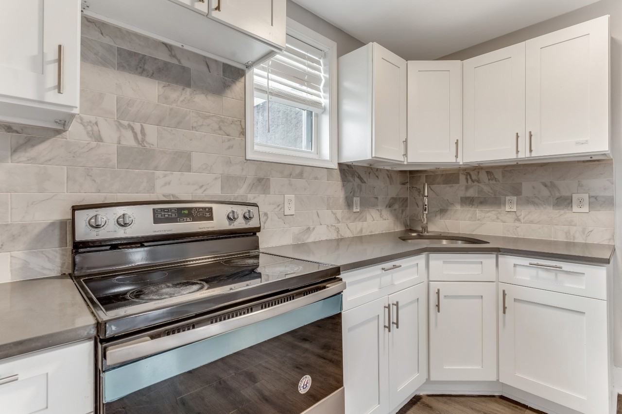 304 E Ontario St - Photo 2 of 15