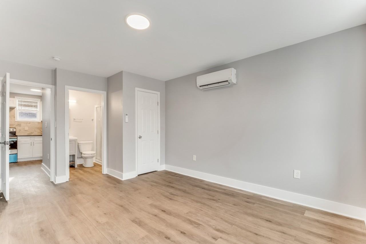 304 E Ontario St - Photo 4 of 15