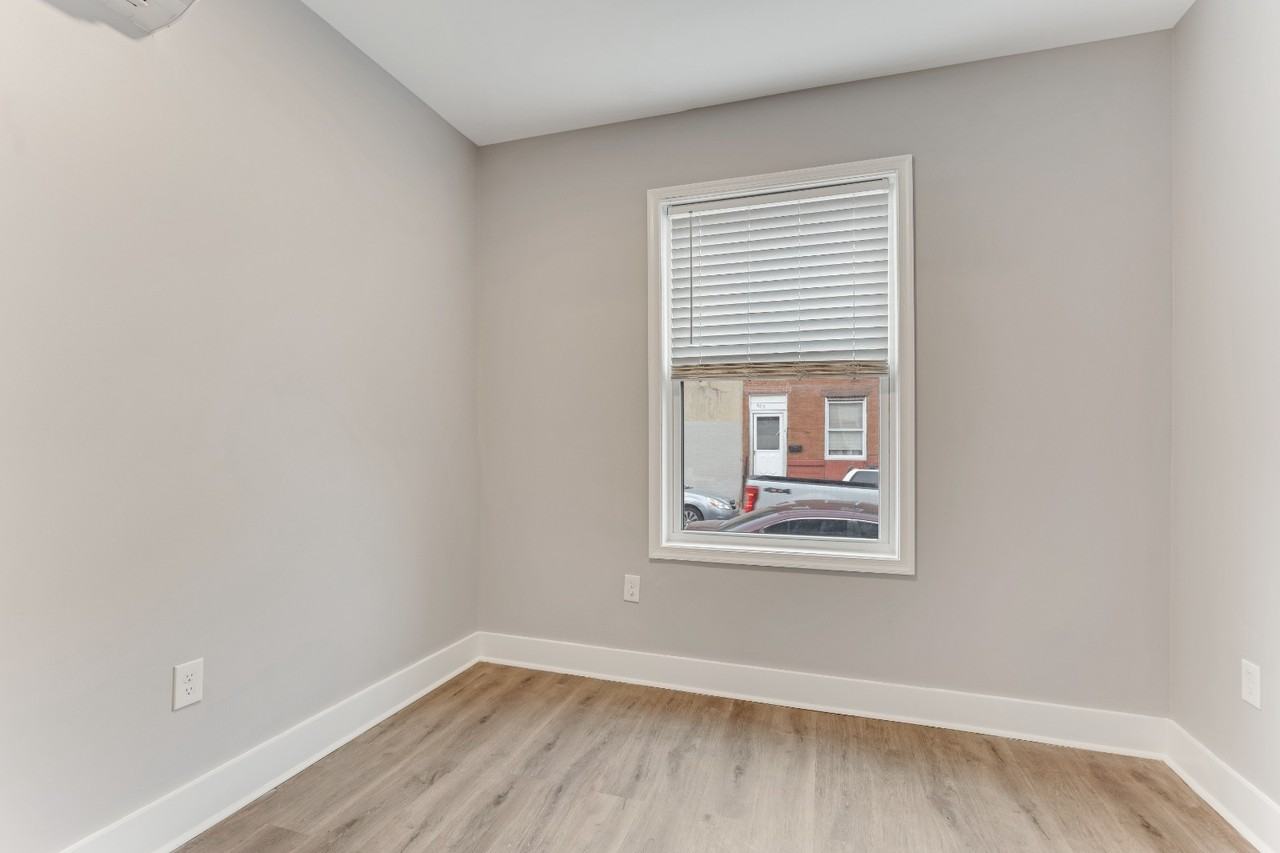304 E Ontario St - Photo 5 of 15