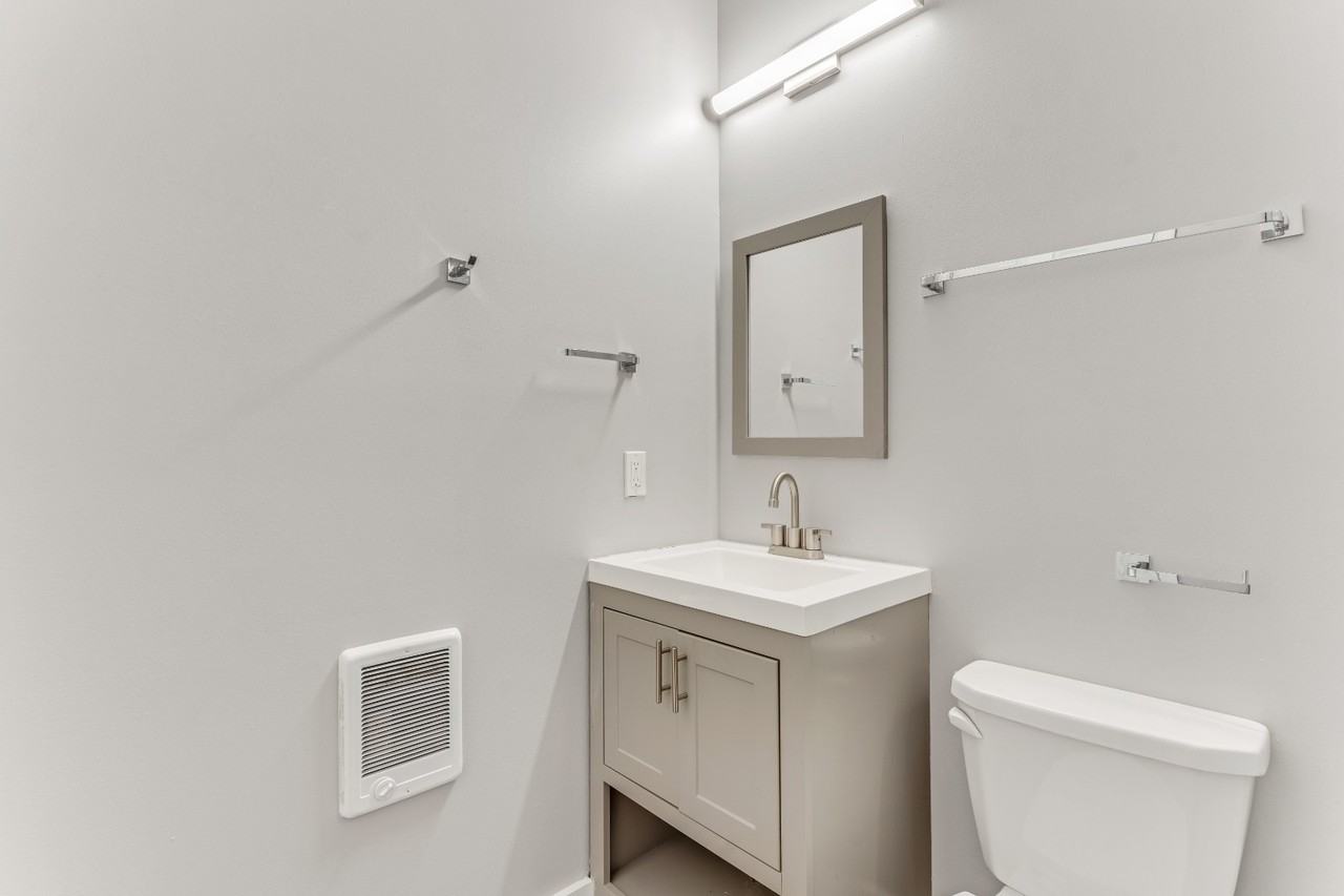304 E Ontario St - Photo 7 of 15