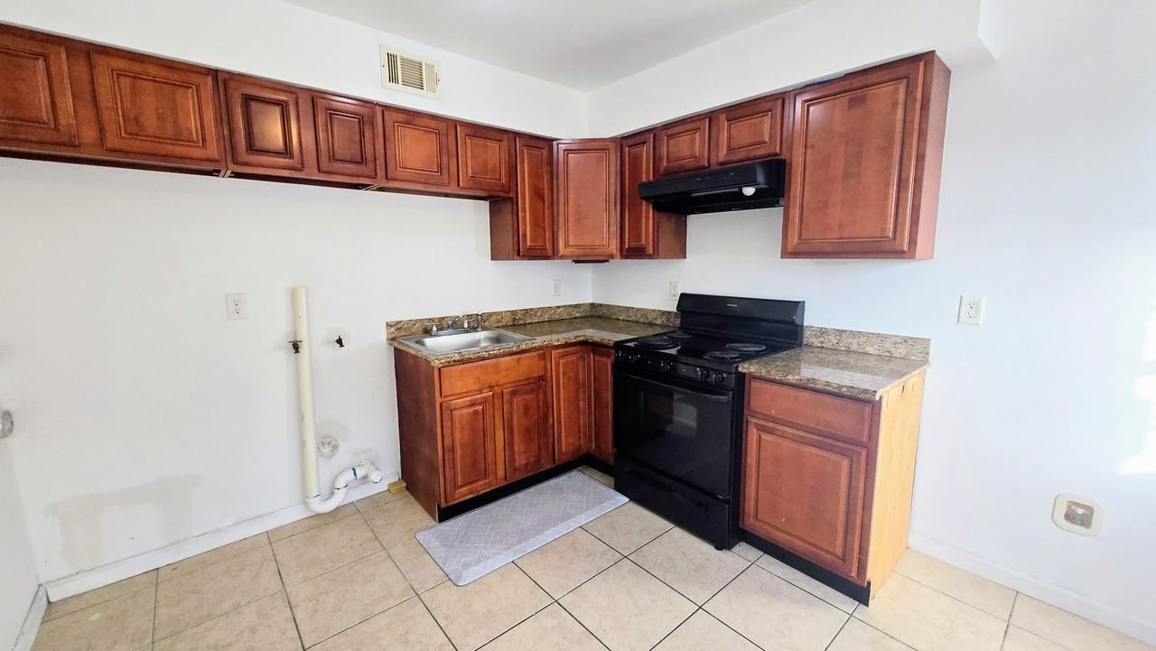 2431 Octavia Dr #1 - Photo 4 of 10