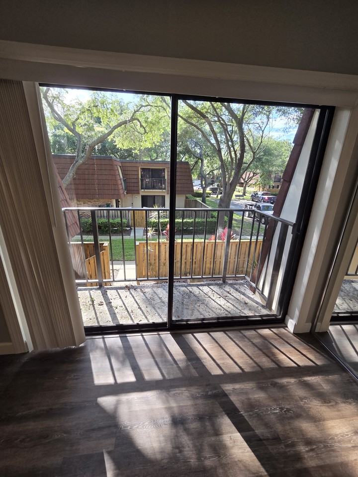 2716 11th Ct #56D - Photo 5 of 8