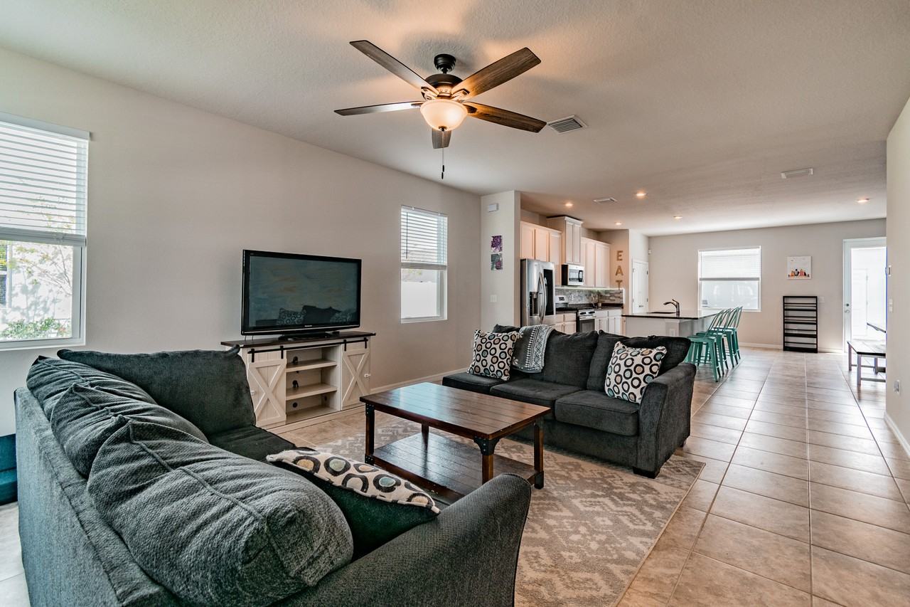 2416 Hearth Dr - Photo 2 of 21