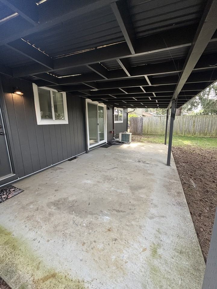 1100 Ne Keyes Rd #1 - Photo 3 of 12