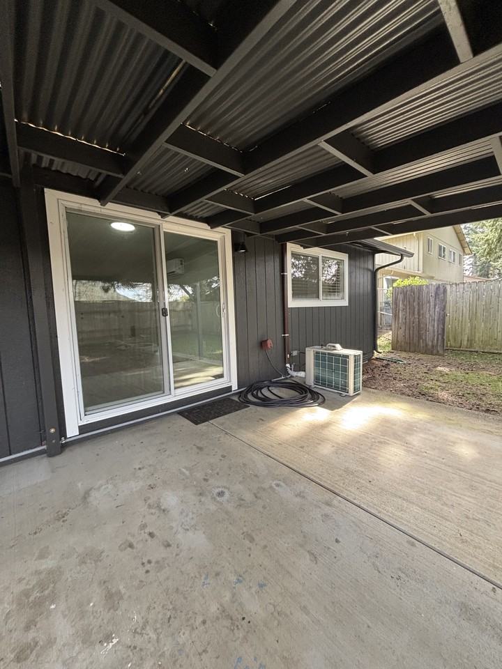 1100 Ne Keyes Rd #1 - Photo 4 of 12