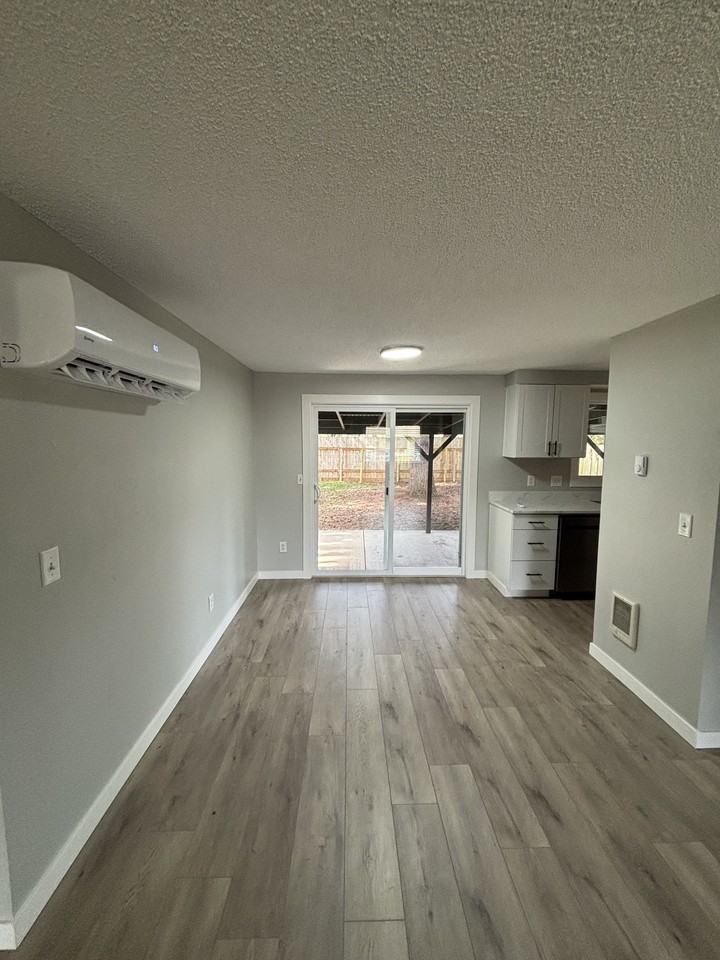 1100 Ne Keyes Rd #1 - Photo 7 of 12