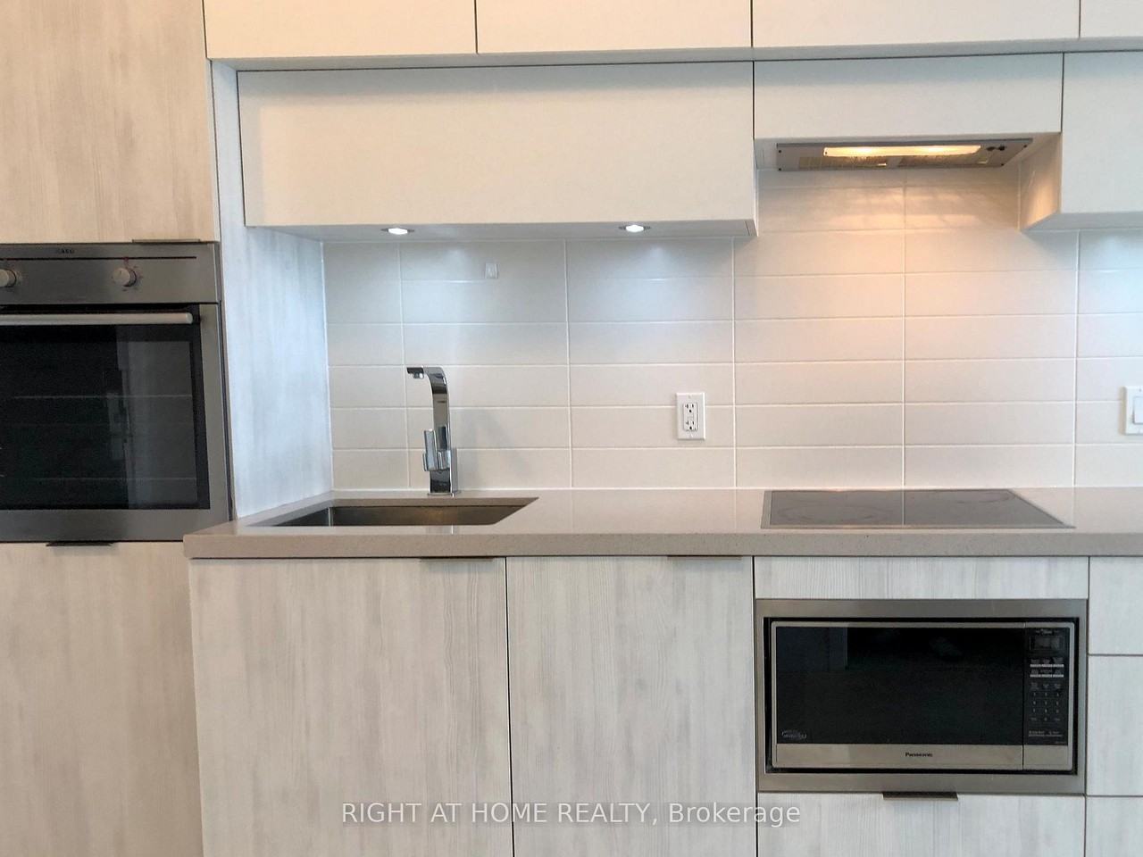 8 Eglinton Avenue East #2210 - Photo 4 of 18