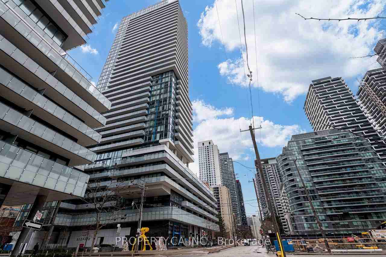 161 Roehampton Avenue #717 - Photo 4 of 18