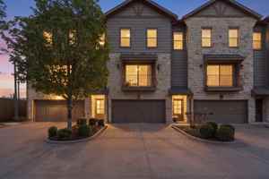 featured image of 1333 E 41st Pl #1