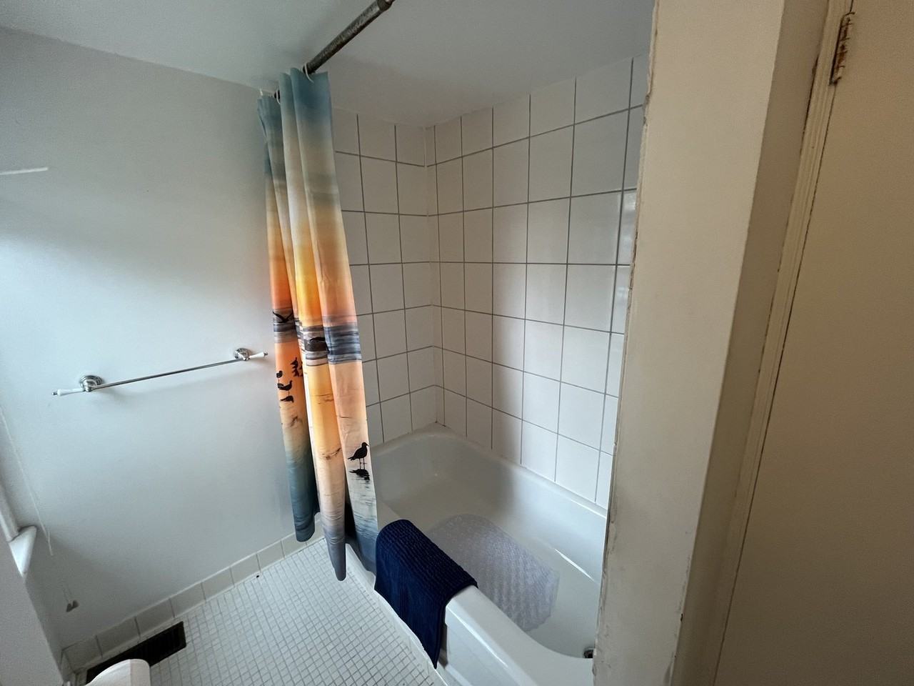 114 Glenora St #2 - Photo 4 of 8