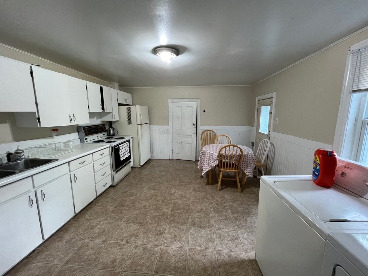 114 Glenora St #2 - Photo 5 of 8