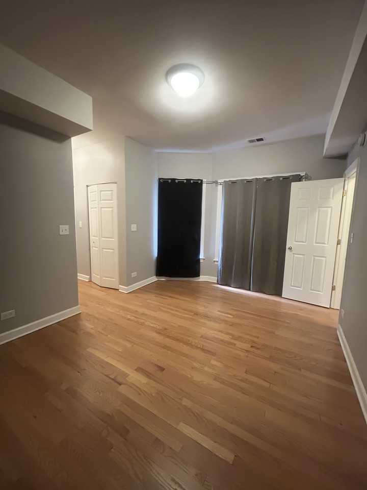 505 E 44th St #1B - Photo 4 of 31