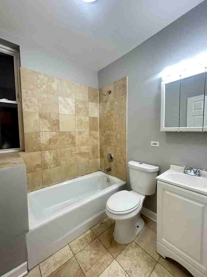 505 E 44th St #1B - Photo 5 of 31