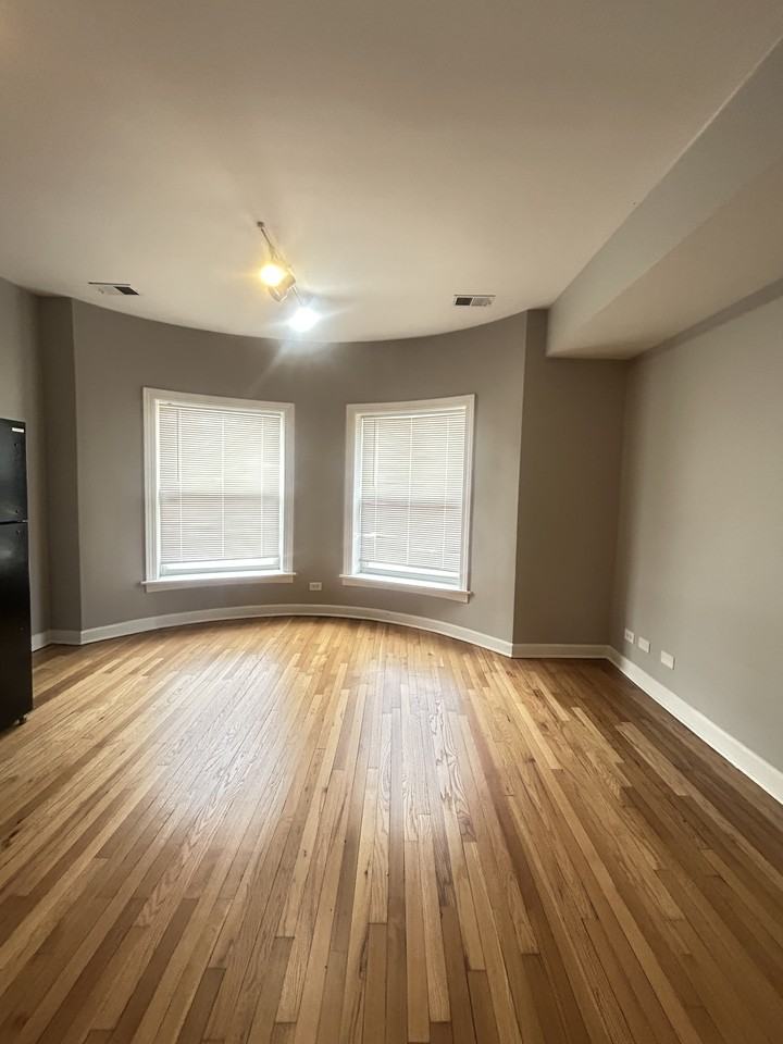 505 E 44th St #1B - Photo 6 of 31