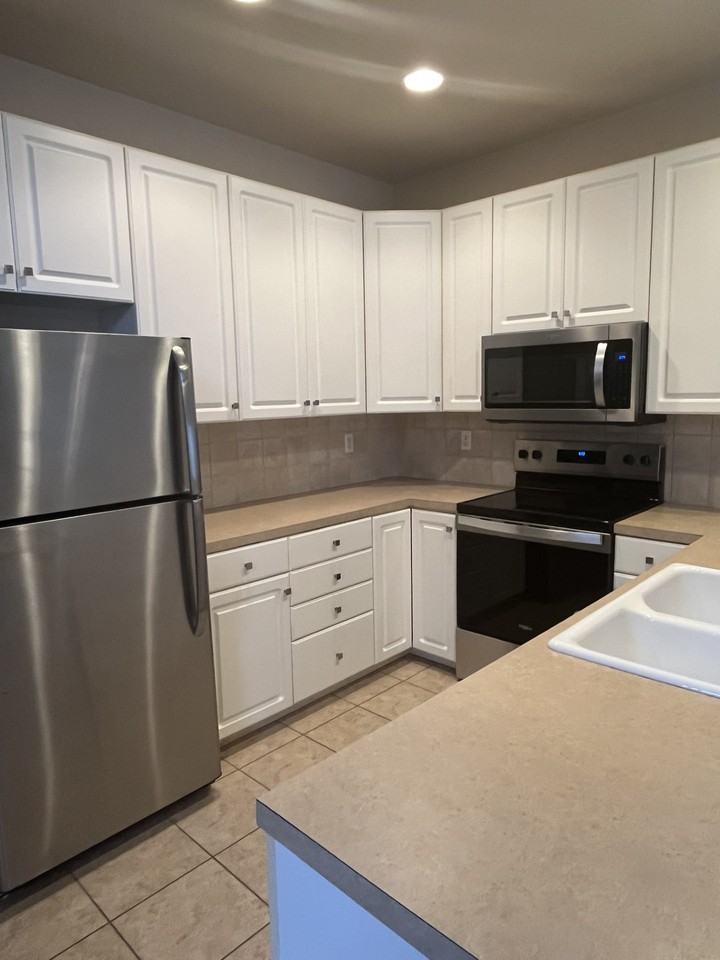 408 Strasburg Dr #1 - Photo 5 of 17