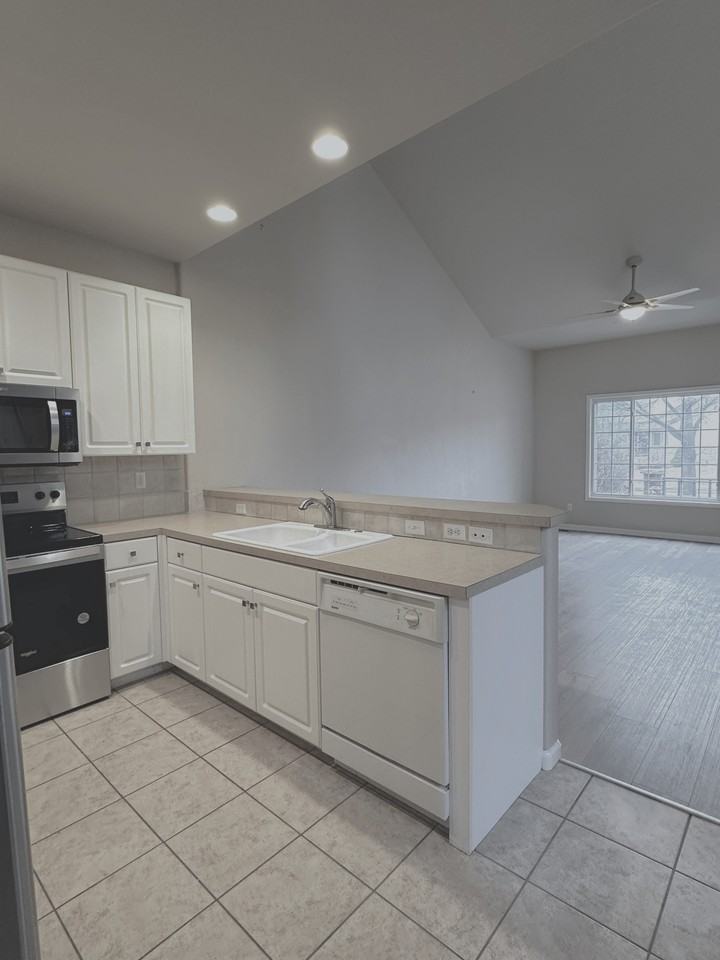 408 Strasburg Dr #1 - Photo 6 of 17