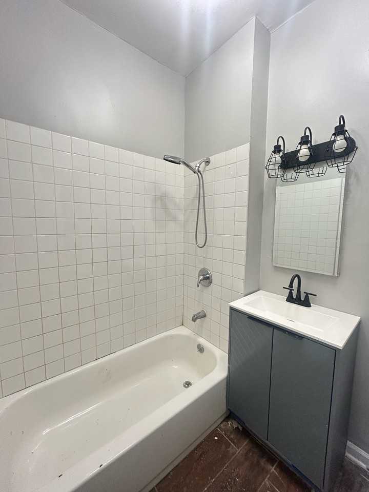 5938-40 South Calumet Avenue - Photo 4 of 11