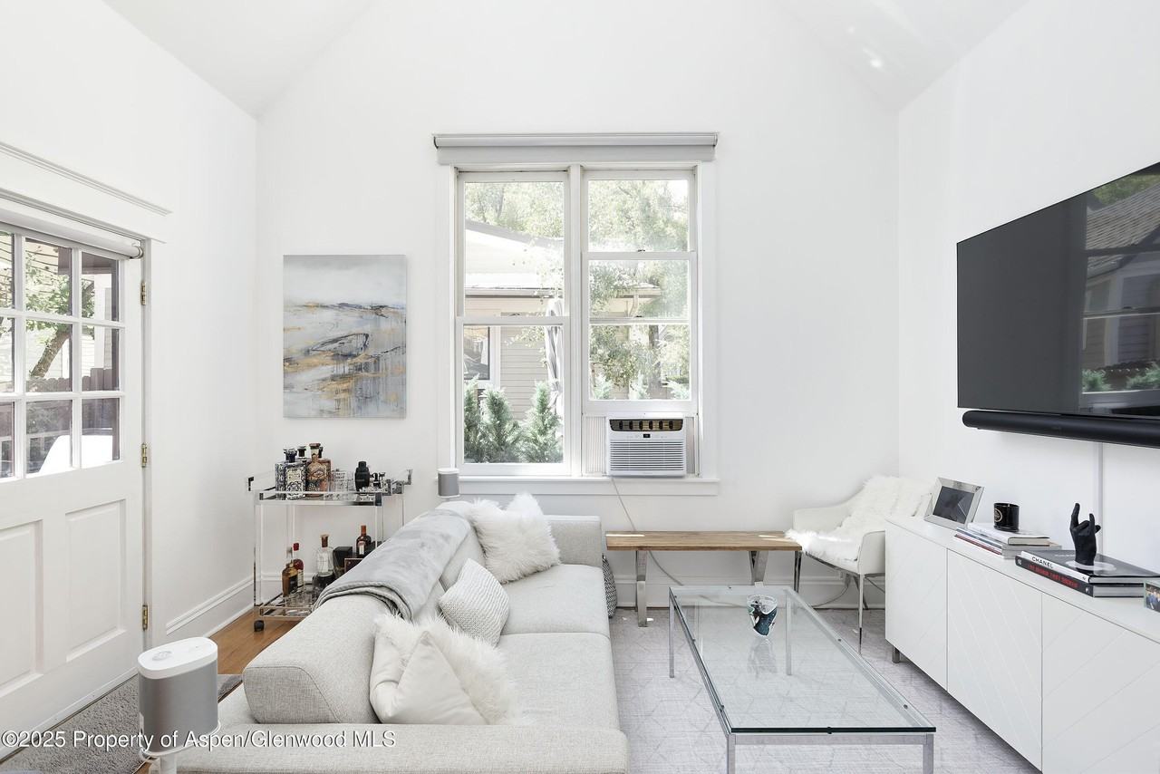 W Main St - Photo 3 of 11