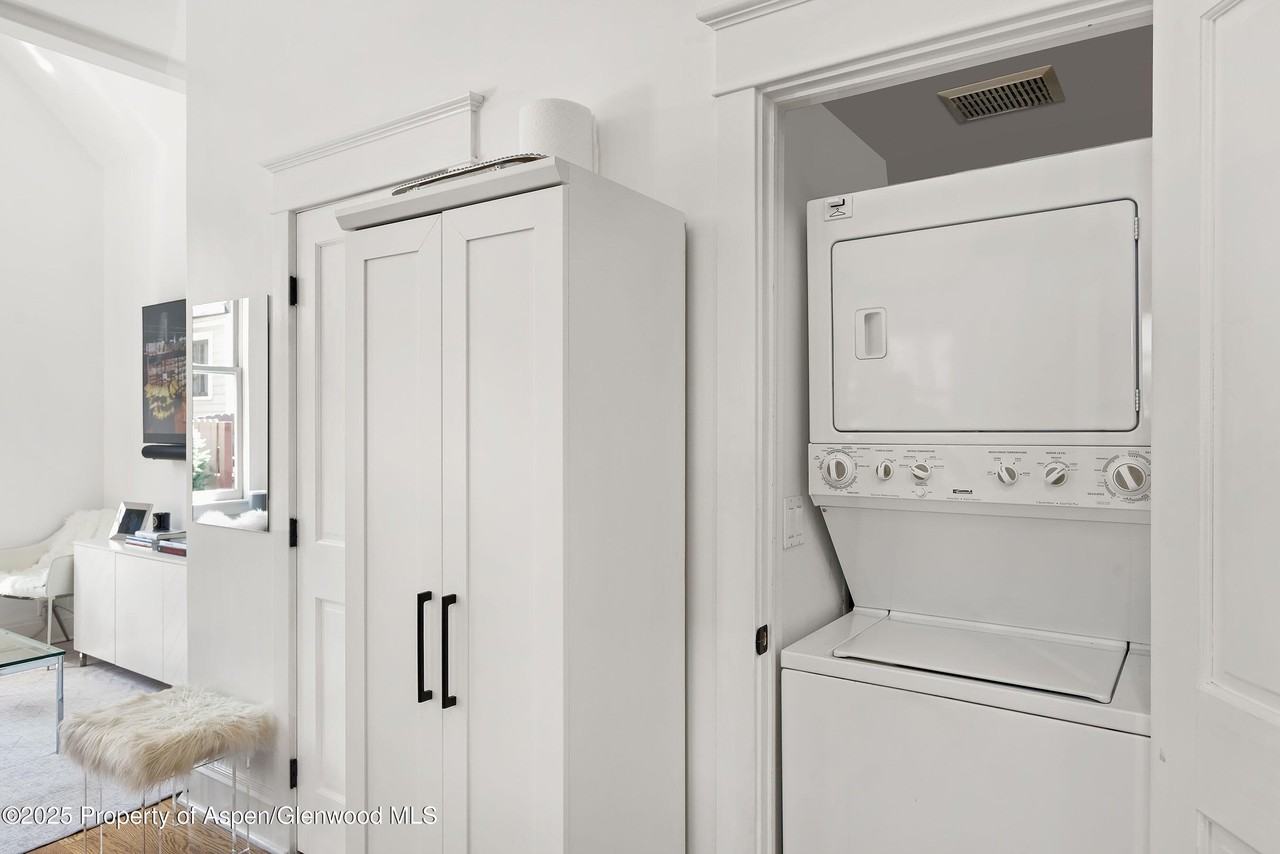 W Main St - Photo 7 of 11