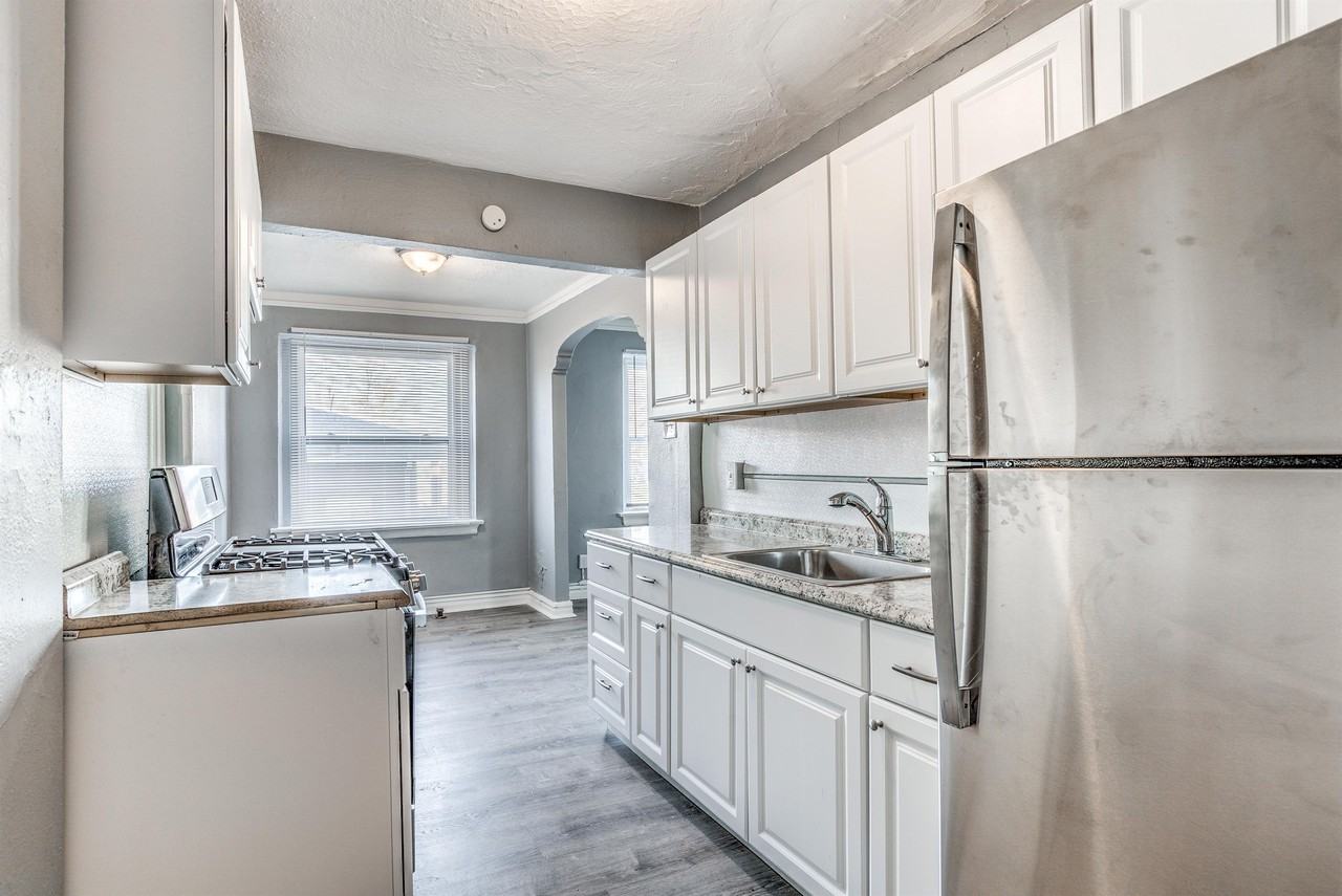 807 Clara Avenue - Photo 3 of 20