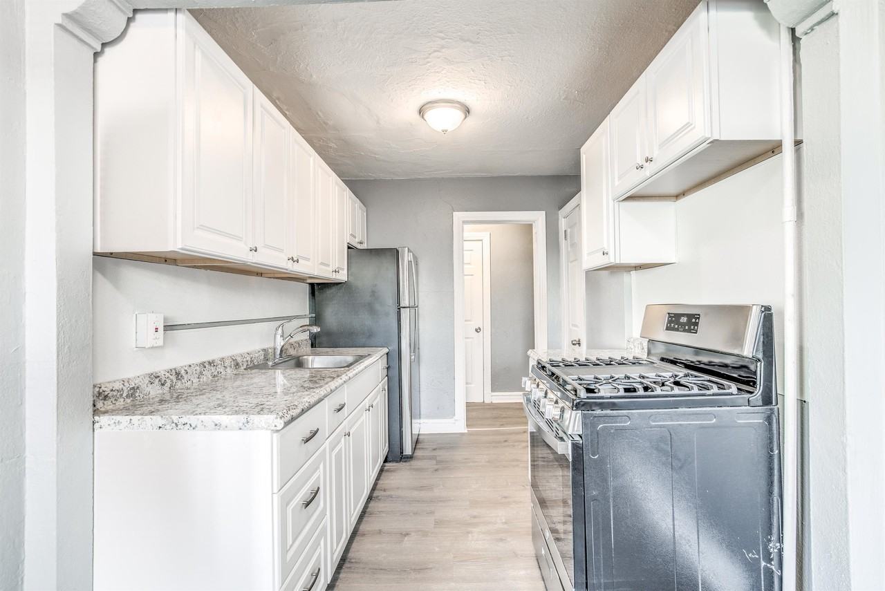 807 Clara Avenue - Photo 4 of 20
