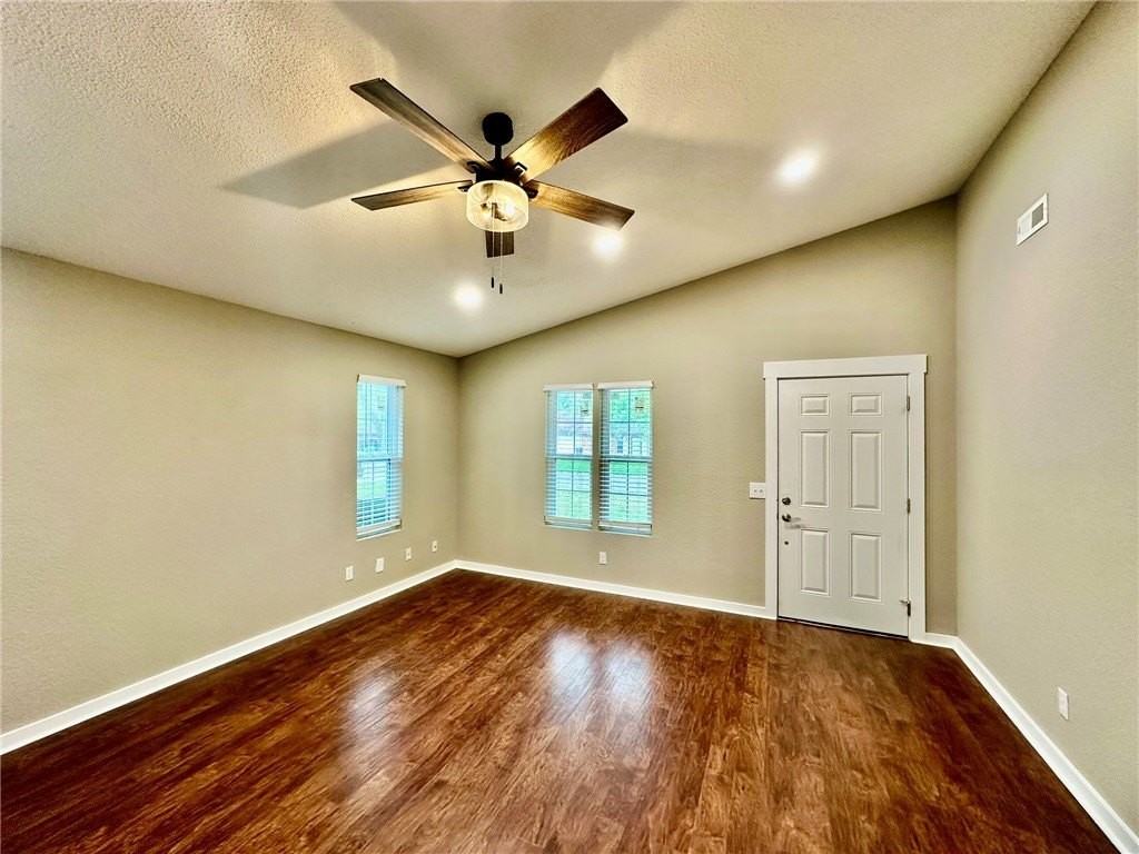 3513 W Wood St - Photo 3 of 28