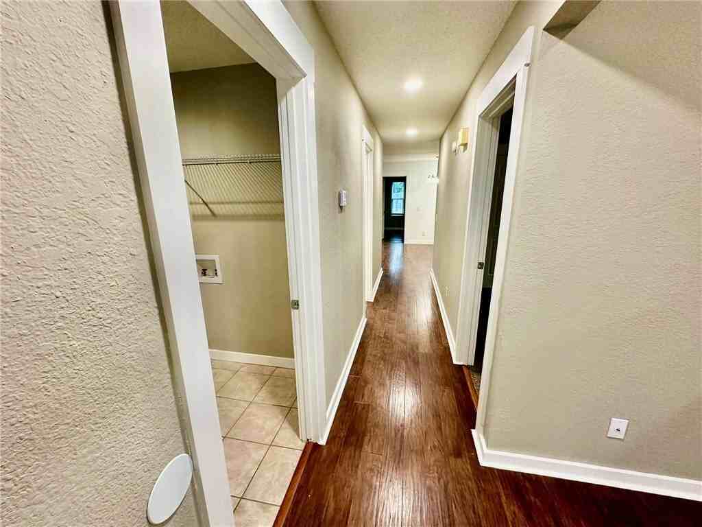 3513 W Wood St - Photo 4 of 28