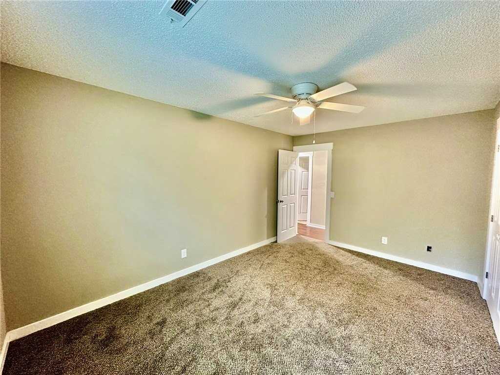 3513 W Wood St - Photo 7 of 28