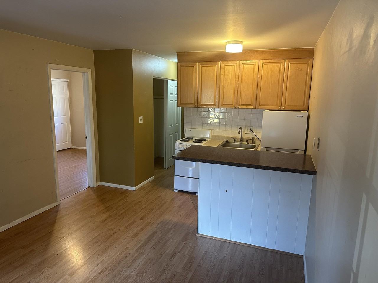 225 North Sherwood Street - Photo 3 of 13