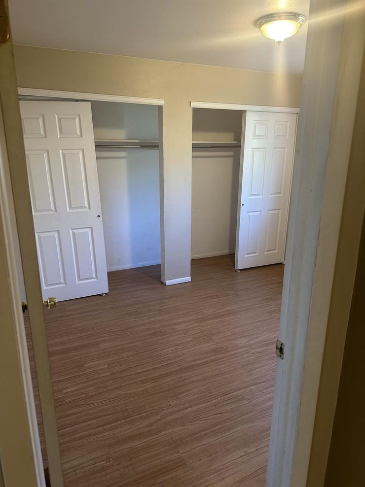 225 North Sherwood Street - Photo 4 of 13