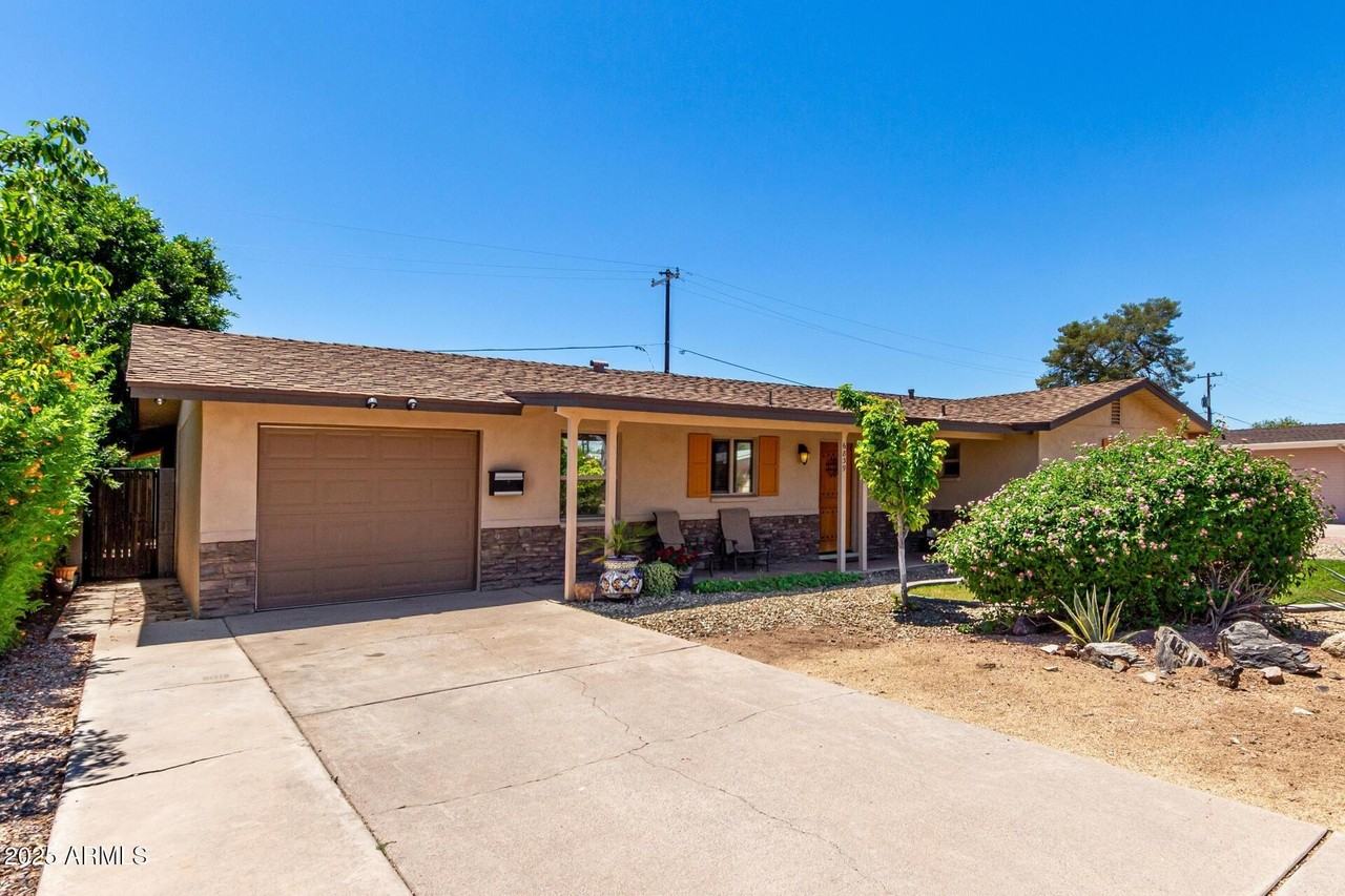 6839 E Earll Dr - Photo 2 of 31