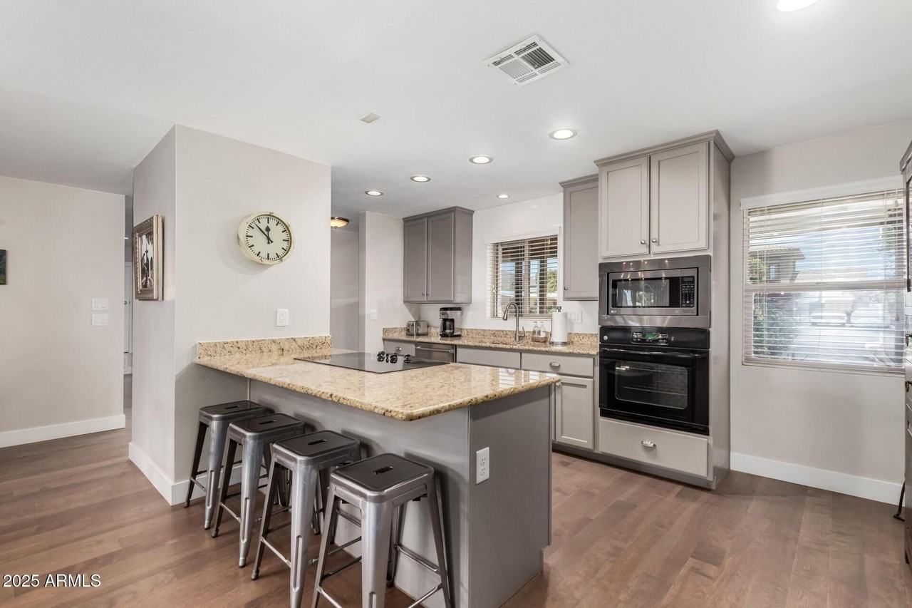 6839 E Earll Dr - Photo 4 of 31