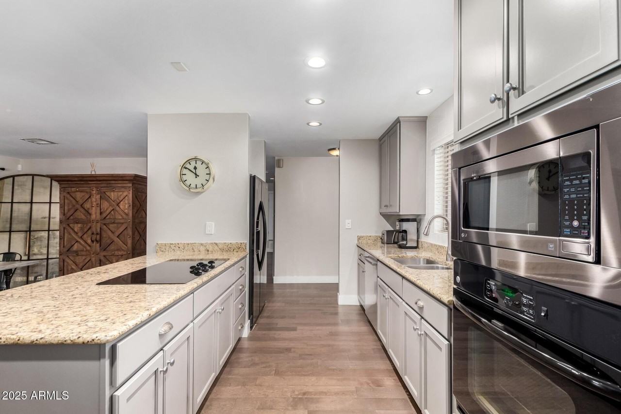 6839 E Earll Dr - Photo 6 of 31