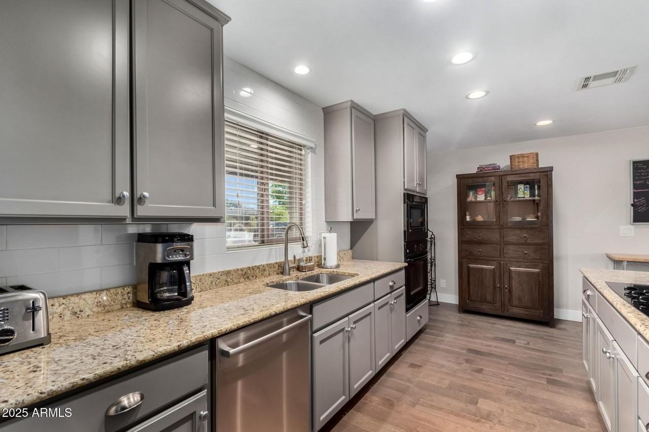 6839 E Earll Dr - Photo 7 of 31