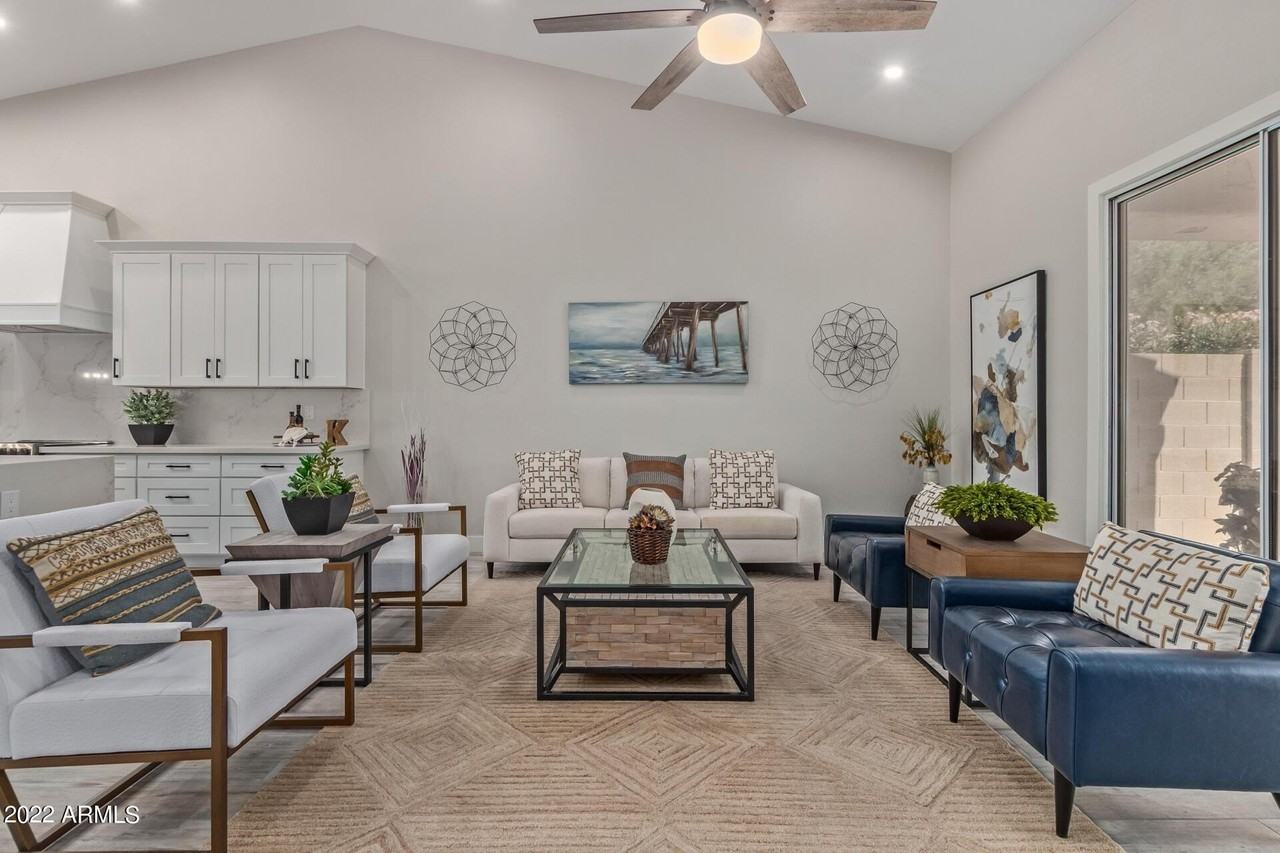 8941 E Maple Dr - Photo 6 of 47