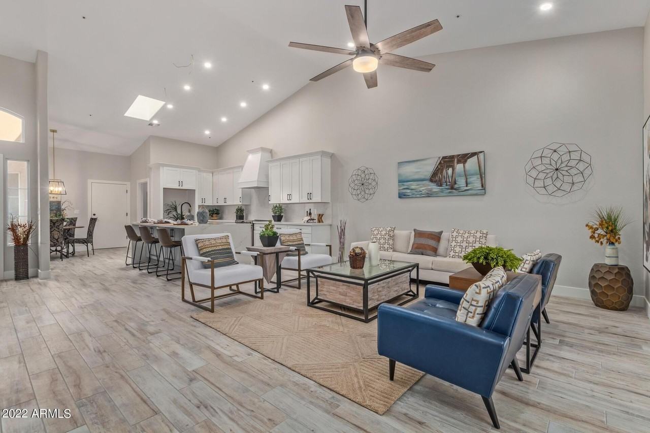 8941 E Maple Dr - Photo 7 of 47