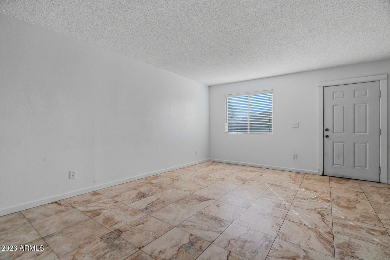6627 N 27th Ave - Photo 4 of 25