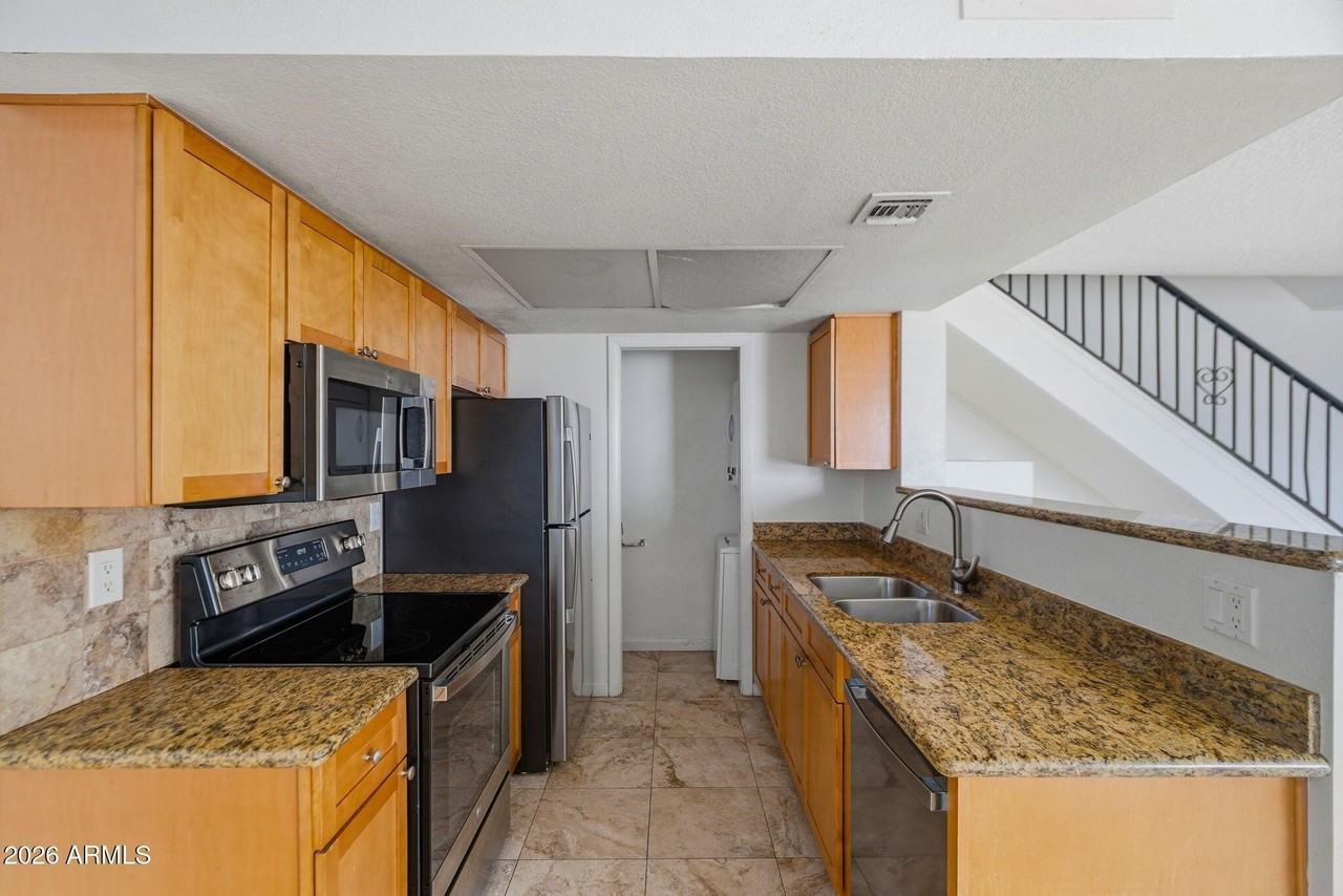 6627 N 27th Ave - Photo 7 of 25