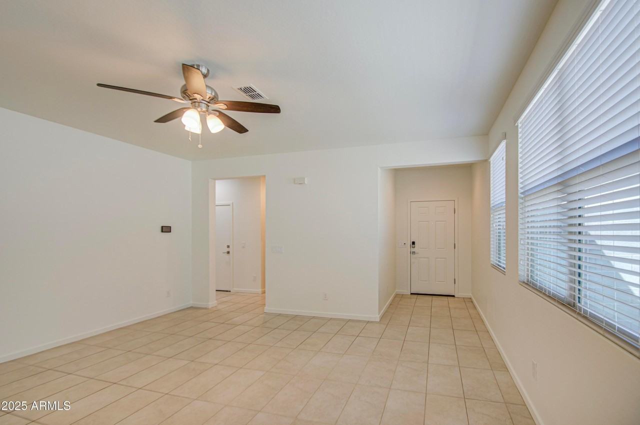 36217 N Urika Dr - Photo 4 of 42