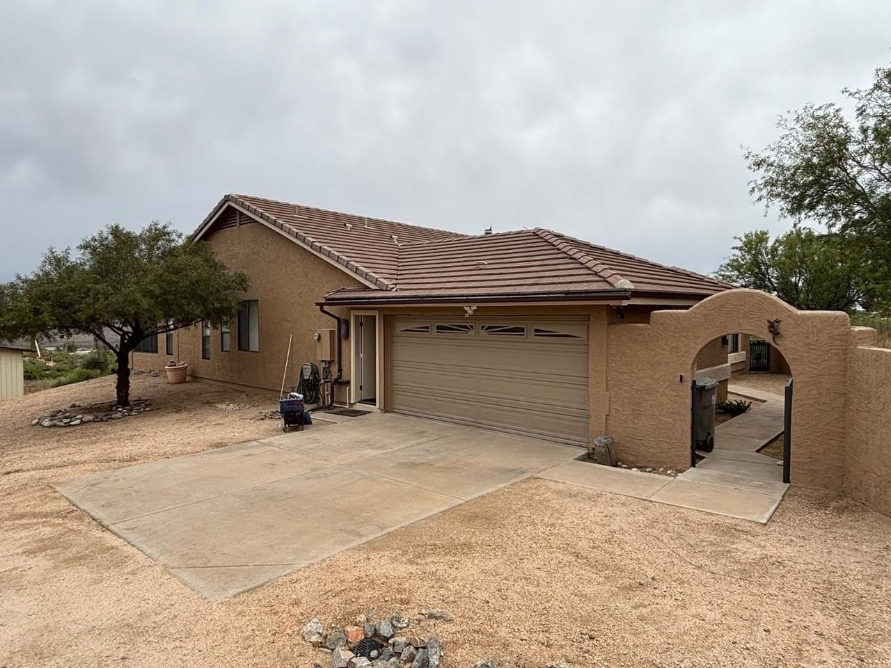 43003 N Old Mine Rd - Photo 3 of 33