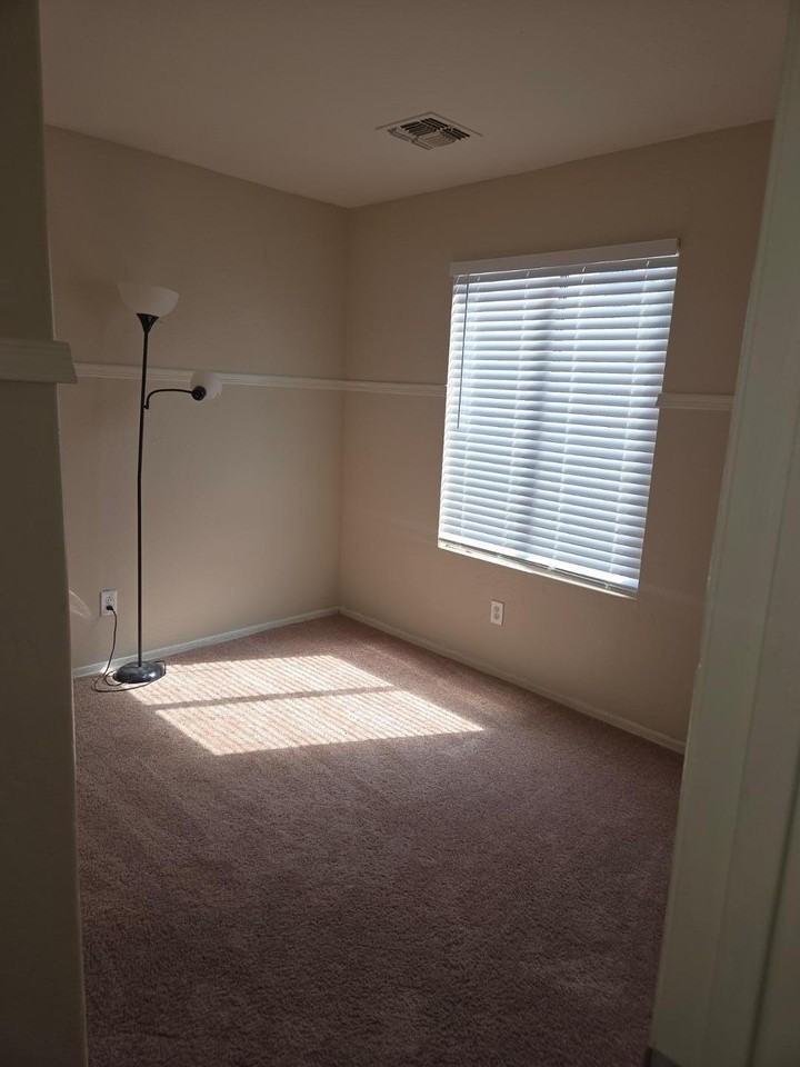 229 S 125th Ave - Photo 3 of 13