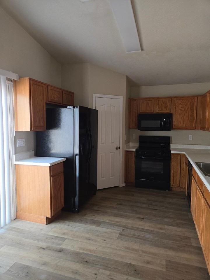 229 S 125th Ave - Photo 7 of 13